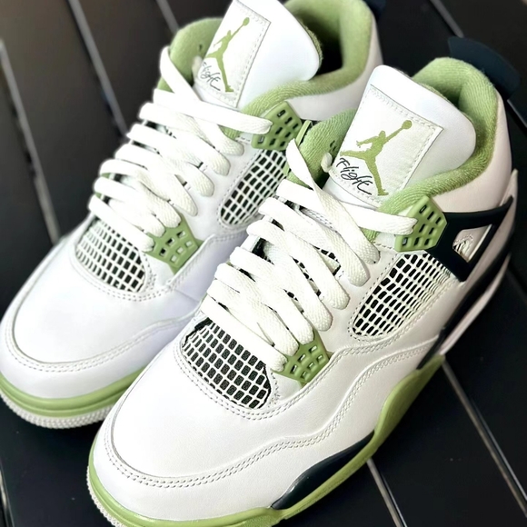 Jordan 4“Oil Green”